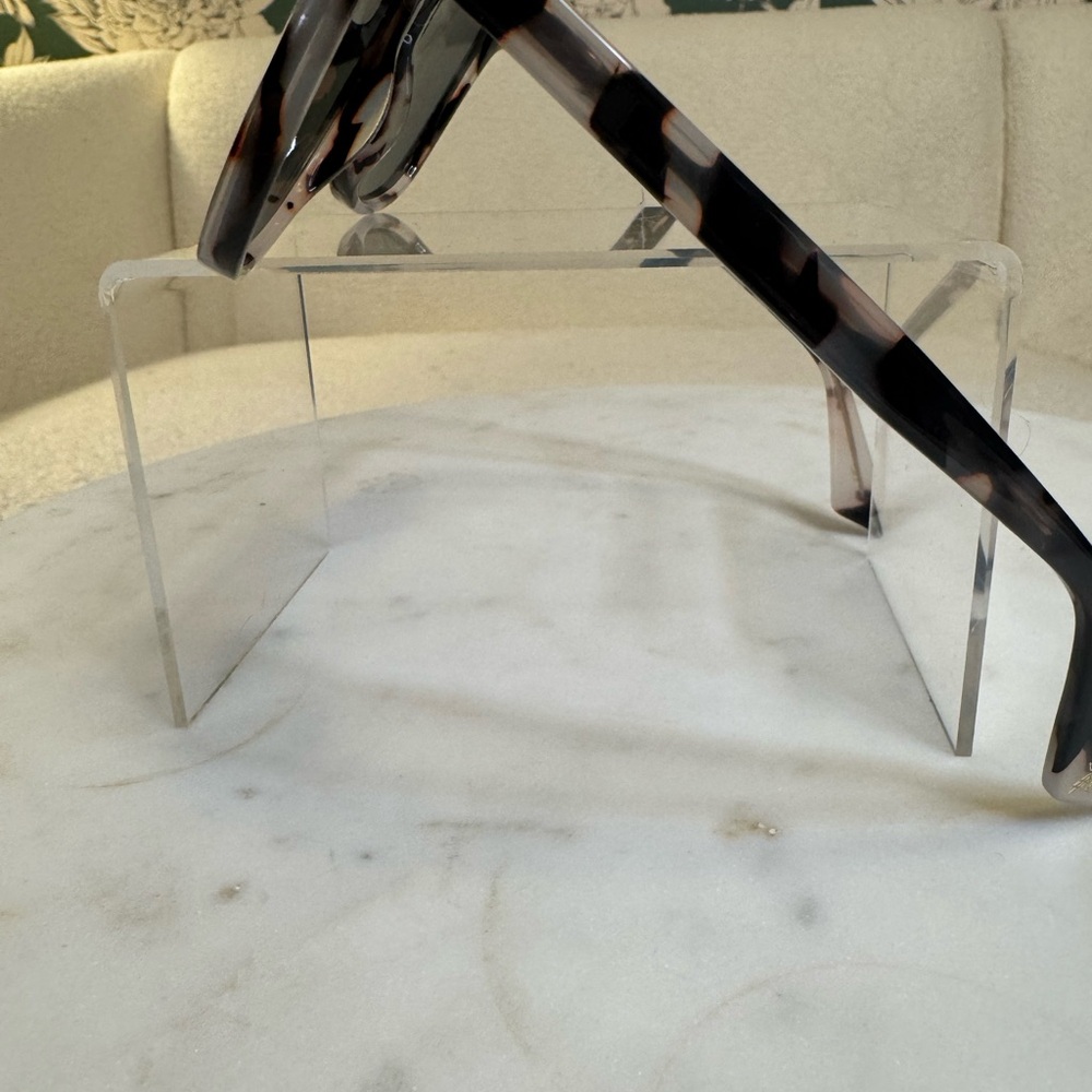 Gucci Grey Tortoise Sunglasses BNWT Includes Velvet Case, dusty & lens cloth - Picture 5 of 11